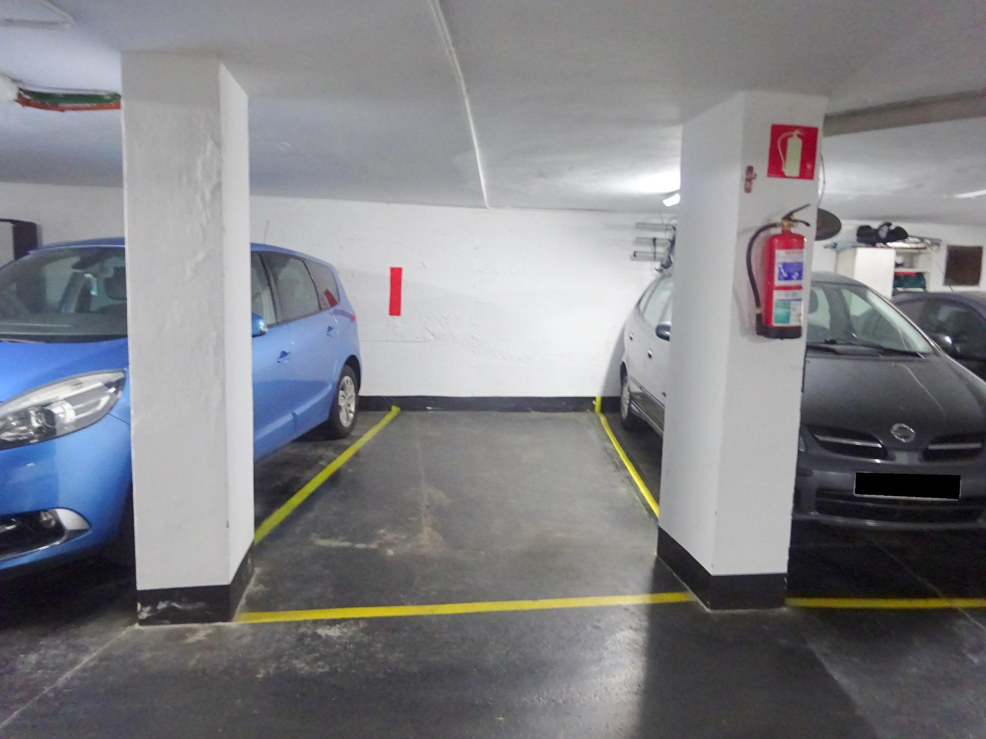 Parcela De Garaje Para Coche Pequeño O Motos