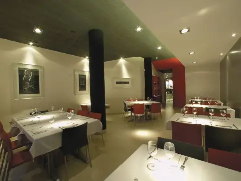 LOCAL COMERCIAL EN EXCELENTE ZONA, RESTAURANTE EN LA ACTUALIDAD