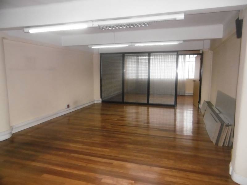 Oficina Poza en edificio de viviendas
