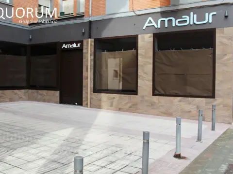 Local Comercial Totalmente Reformado De 200m2 Preparado Como Cafetería Y Restaurante  En Usansolo