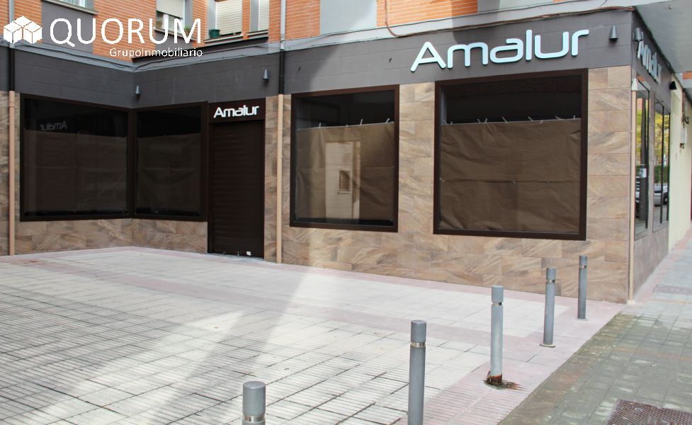 Local Comercial Totalmente Reformado De 200m2 Preparado Como Cafetería Y Restaurante  En Usansolo