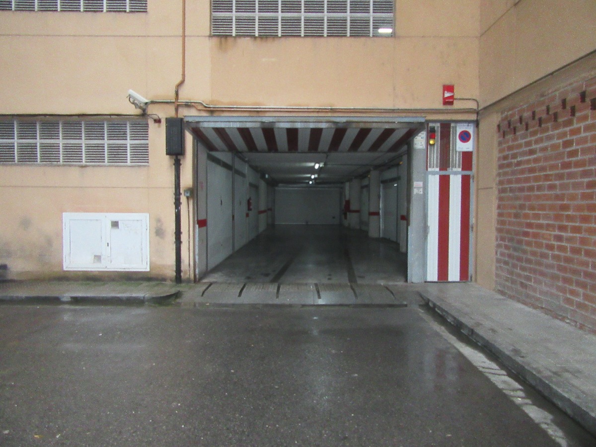 Parcela De Garaje Doble Cerrada En Zona Kalero