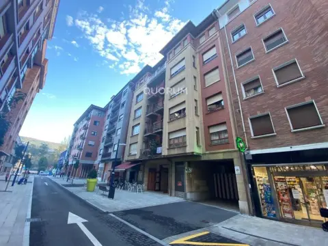 Se Vende Parcela De Garaje Económica En El Centro De Etxebarri
