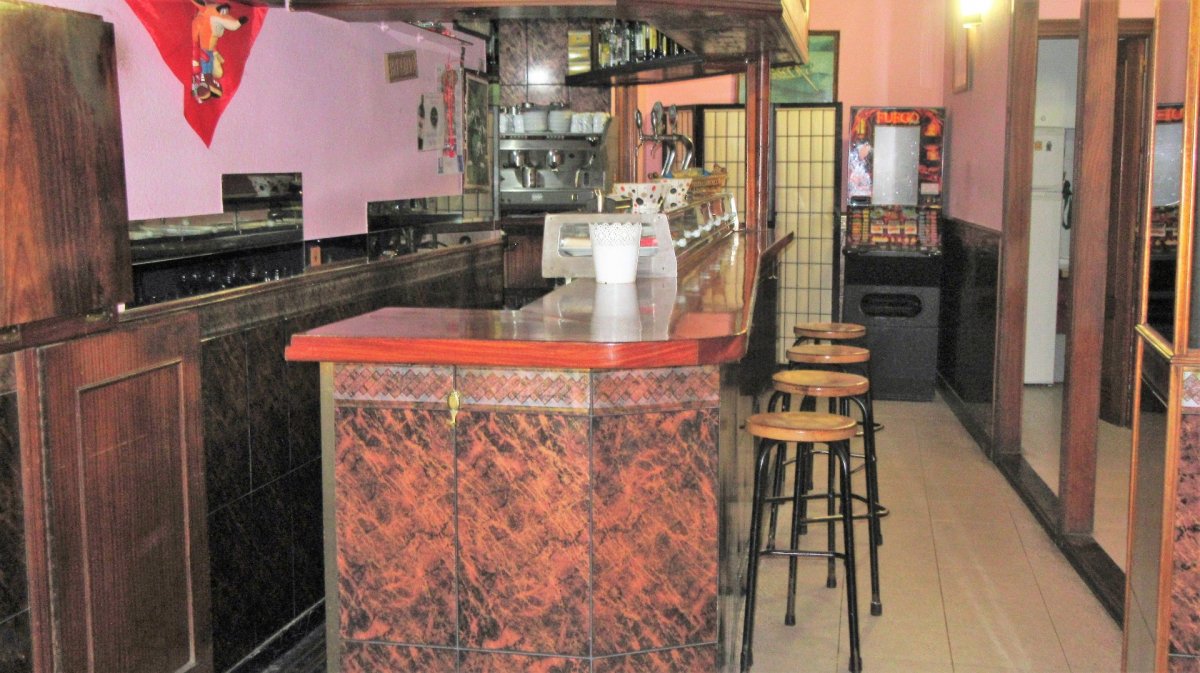 Local Montado Como Bar Sin Licencia De Actividad
