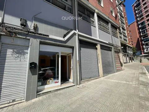 Venta de local comercial 40 m2 a pie de calle y entreplanta, en Zona Iturriaga-Santutxu.