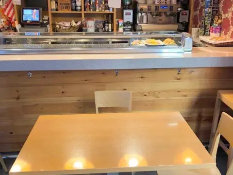 Local Comercial Habilitado Como Bar En Muy Buen Estado