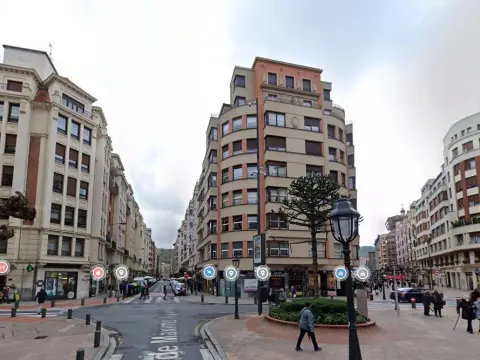 Local en venta, zona muy comercial, calle semipeatonal