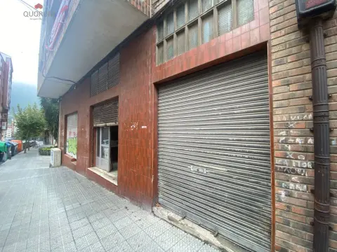Se Vende Amplio Local En Arrigorriaga Santa Isabel