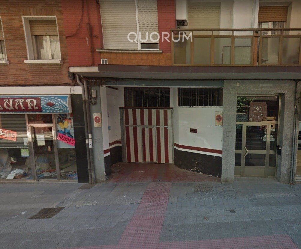 Se Vende Parcela De Garaje Económica En El Centro De Etxebarri Junto Al Ayuntamiento