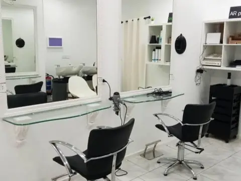 Se Vende Local En Barakaldo Centro Ideal Para Entrar A Trabajar Como Peluquería