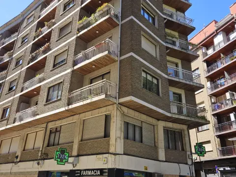 Se Vende Entreplanta de 157 Metros Cuadrados En Ermua Zona Centro