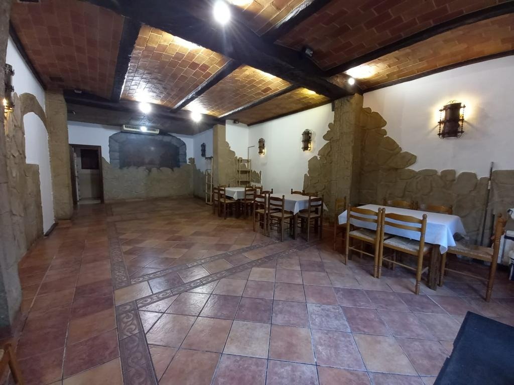 Se Vende  Local Reformado Con Dos Baños Ideal Para Txoko