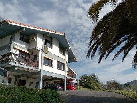 Chalet Bifamiliar Pareado Con Espectaculares Vistas y Con Terreno En Zona Zollo