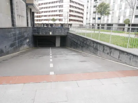 Parcelas De Garaje de Obra Nueva Amplias En Pozokoetxe