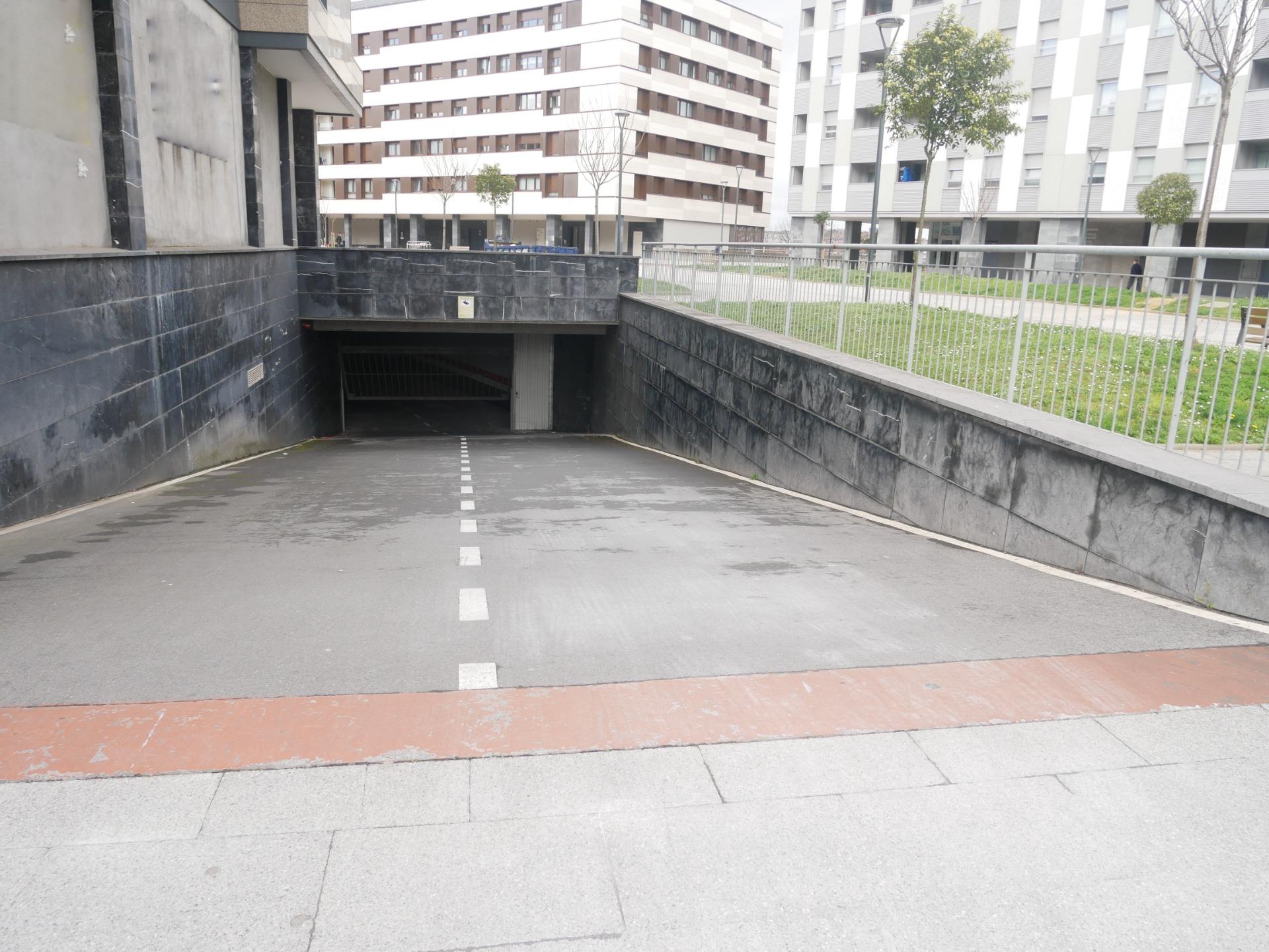 Parcelas De Garaje de Obra Nueva Amplias En Pozokoetxe