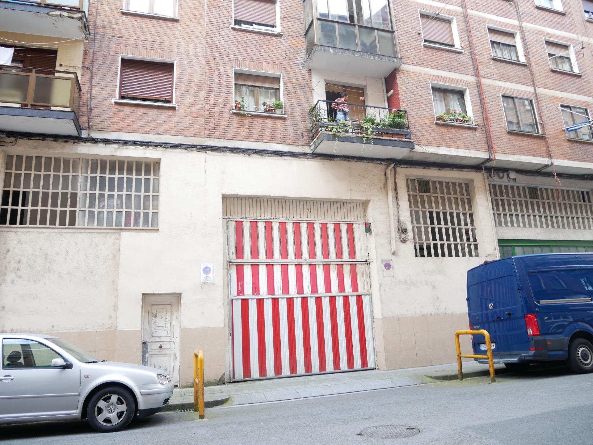 Parcela De Garaje Amplia Zona Ariz
