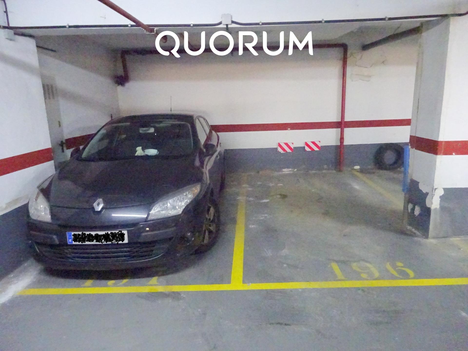 Parcela De Garaje Para Coche Normal