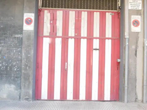 Parcela de Garaje Coche Grande En Zona Centro
