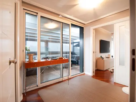 Impresionante ATICO De 2 Dormitorios Con TERRAZA De 100 M2 Y 2 Parcelas De Garaje Y Trastero En Ugao