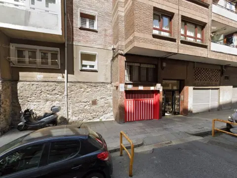 Parcela de Garaje Amplia En Zona Ariz