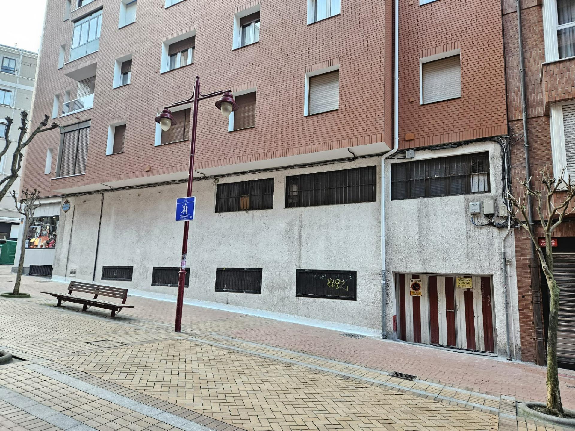 Se Vende Local en Rentabilidad en el Centro de Barakaldo de 190 m2 con vado