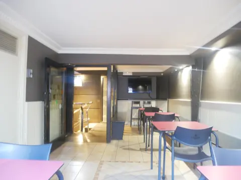 Bar En Funcionamiento En Buen Estado De Dos Plantas Con Licencia Tipo 2 En zona San Miguel