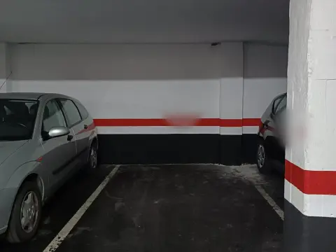 Se Vende Amplia Parcela De Garaje En Barakaldo Zona Centro.