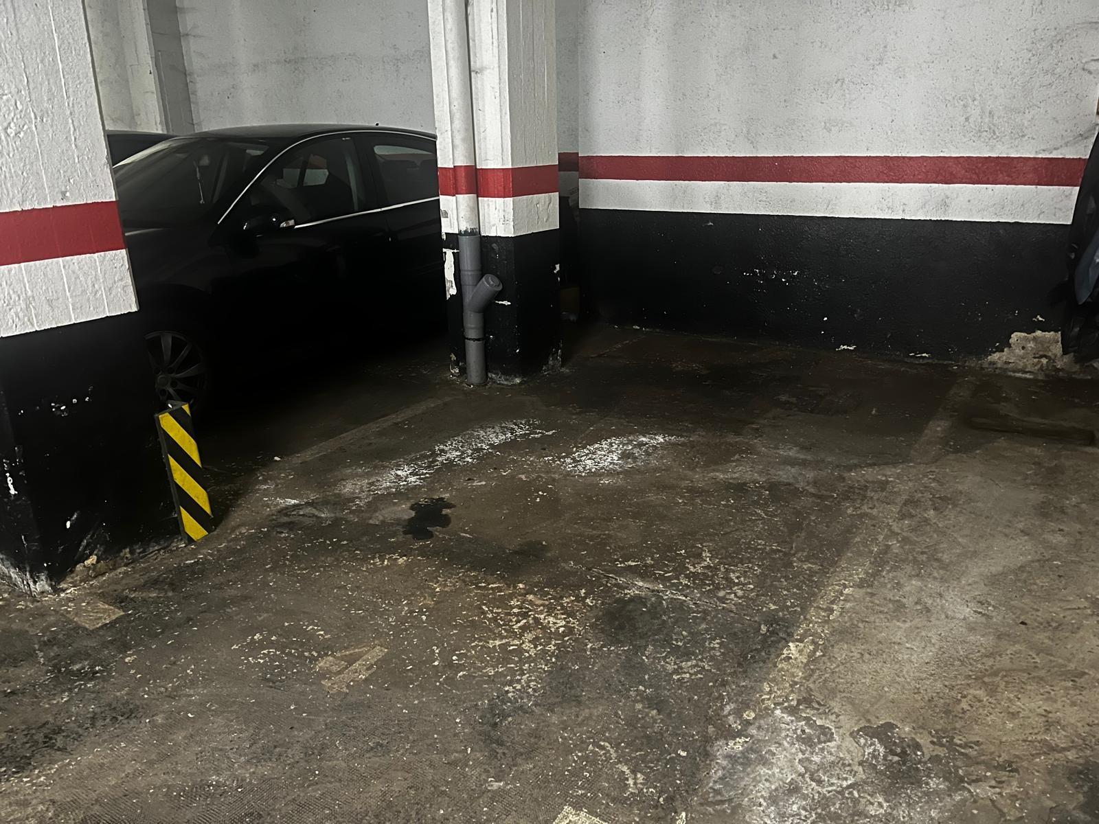 Parcela De Garaje Para Coche Pequeño En Zona Ariz