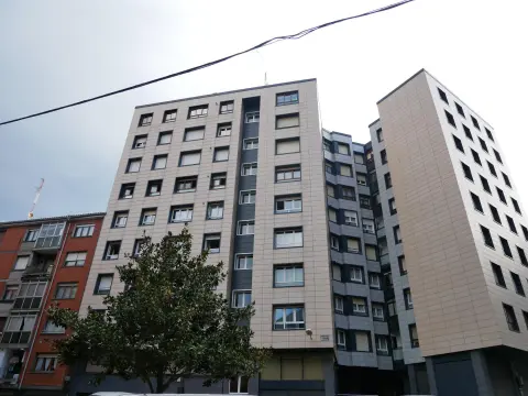 Parcela De Garaje Para Coche Mediano-Grande En Zona Pozokoetxe
