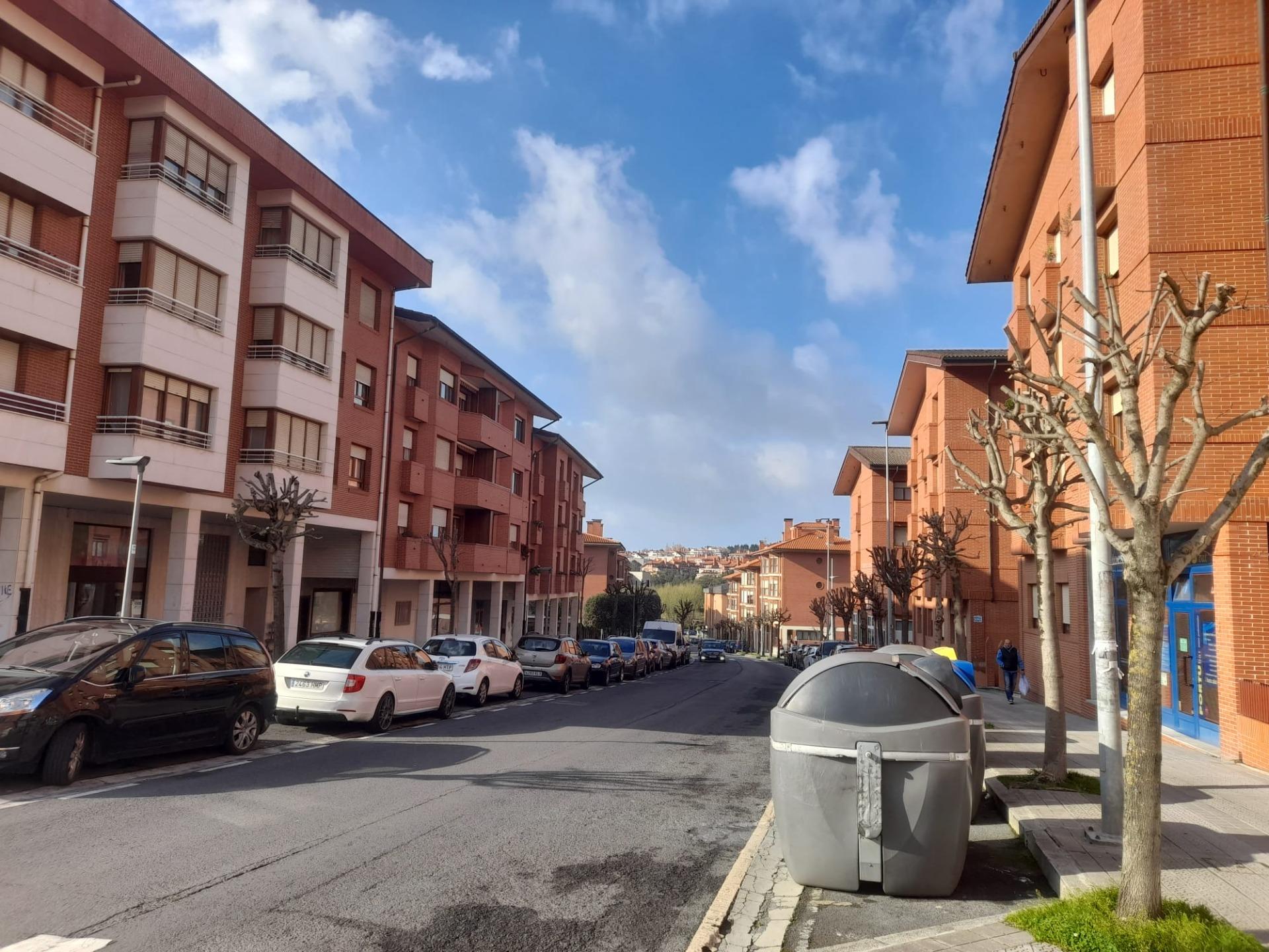 Lonja Con Posibilidad De Conversión a Vivienda En Calle Jata