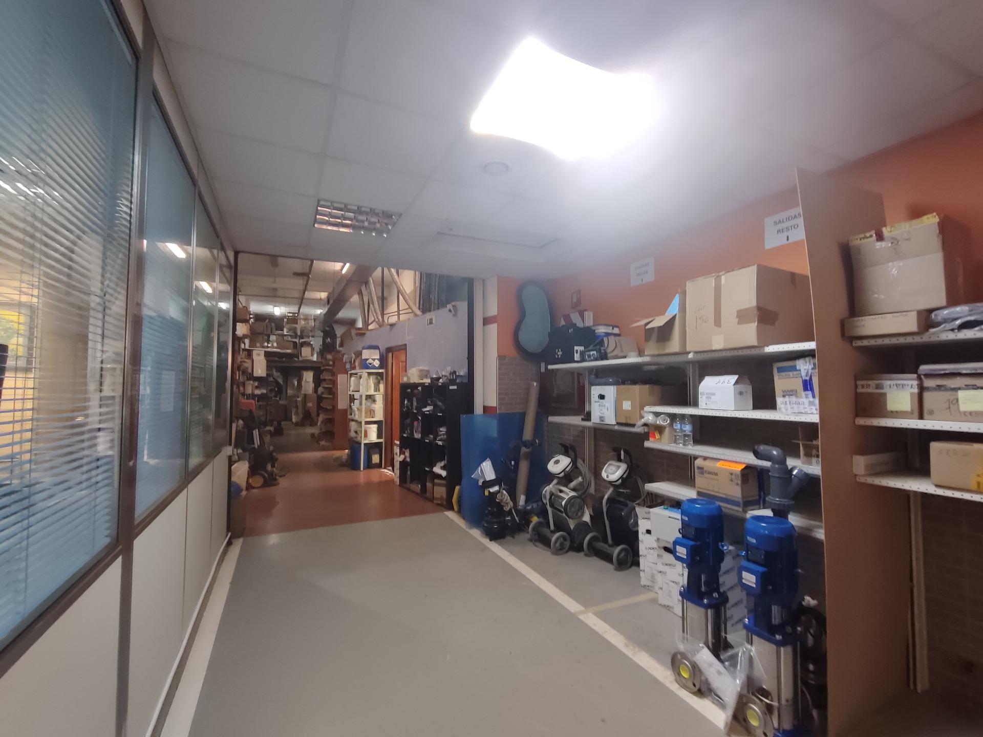 Gran local en venta con Vado en Irala