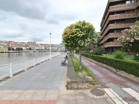 Garajes En El Muelle De Las Arenas