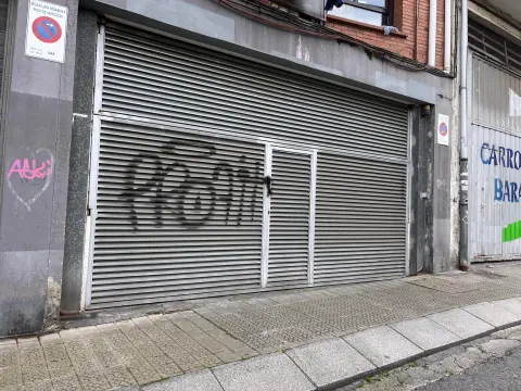 Parcela De Garaje Con Trastero y Local De 50 m² Inculido En Zona Burros-Estación