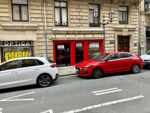 Gran Local Diafano En El Centro De Bilbao