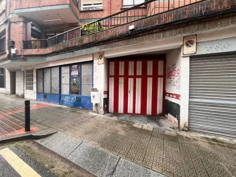 Parcela de Garaje Para Coche Grande En Zona Burros-Estación