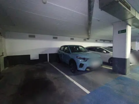 Se Vende Parcela De Garaje Para Coche Grande En Barakaldo Zona Urban.
