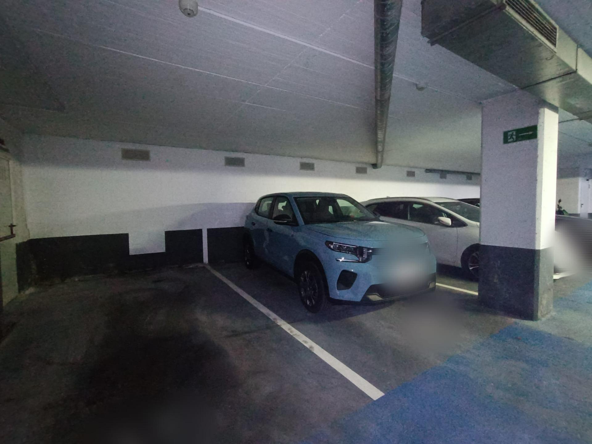 Se Vende Parcela De Garaje Para Coche Grande En Barakaldo Zona Urban.