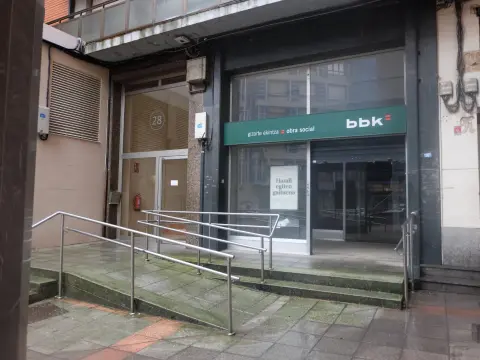 ¡Oportunidad única en el corazón de Basauri! Espacio versátil de 765 m² con gran potencial residencial o comercial