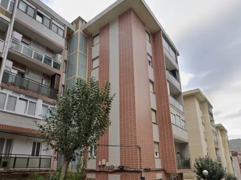 PISO DE CUATRO HABITACIONES A DOS MINUTOS DEL METRO