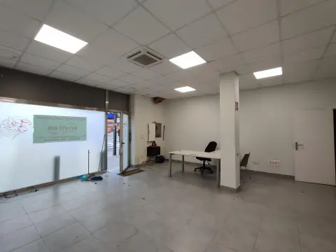 Local con gran escaparate centro de Deusto