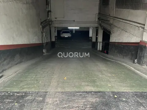 Parcela de Garaje Para Coche Grande En Indautxu