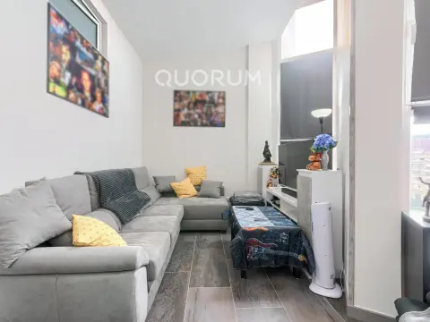 Precioso Local Habilitado Como Vivienda (Sin Cédula de Habitabilidad) Reformado De 2 Dormitorios Con Ascensor En Zona Urbi