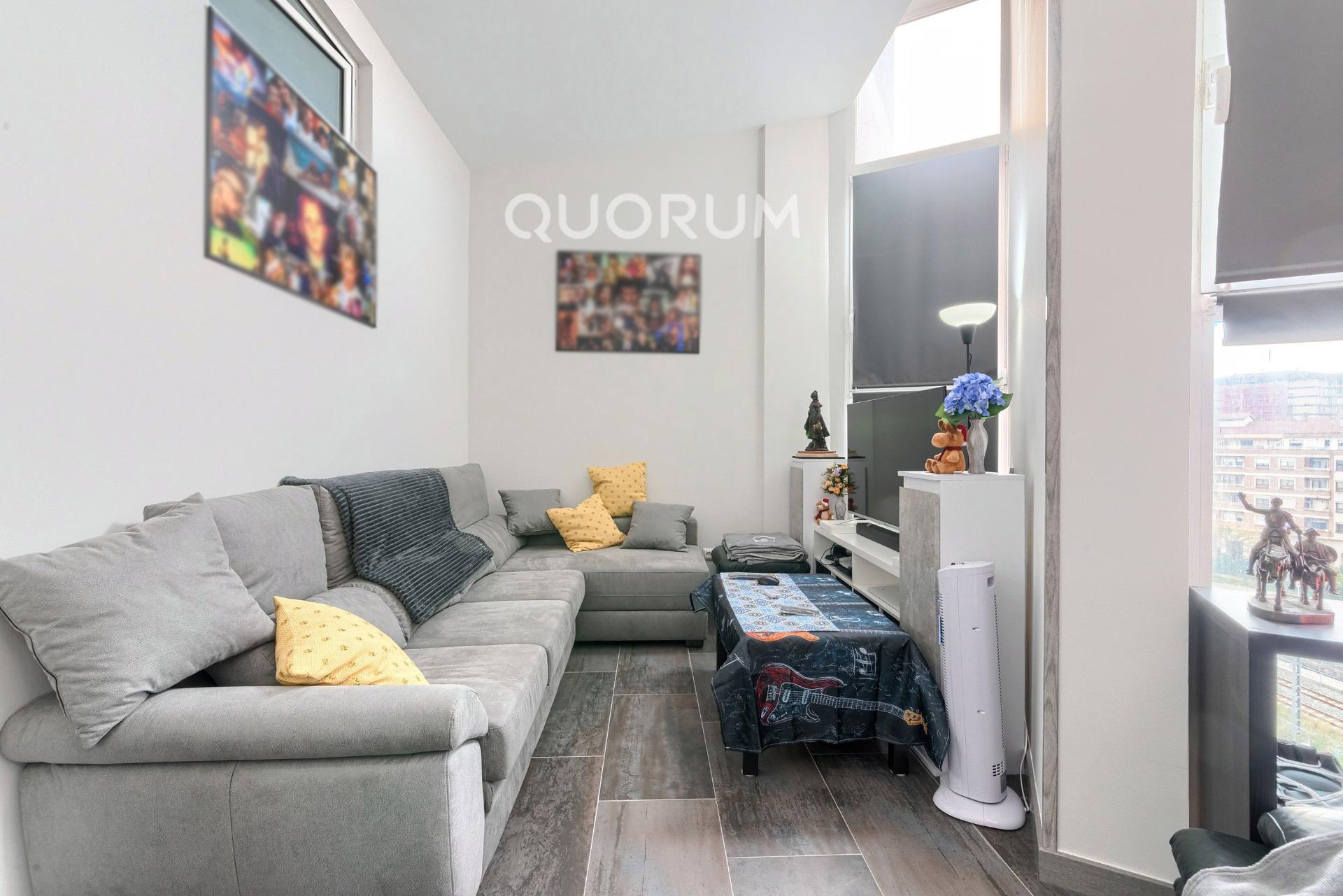 Precioso Local Habilitado Como Vivienda (Sin Cédula de Habitabilidad) Reformado De 2 Dormitorios Con Ascensor En Zona Urbi