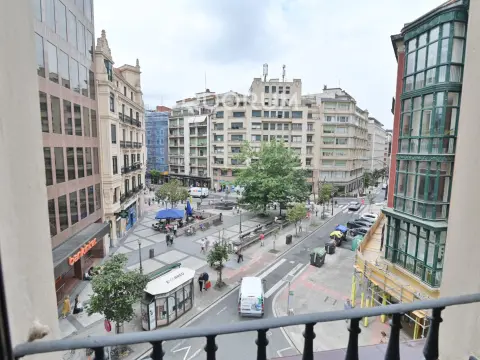 Espectacular Vivienda En Rotonda En El Ensanche