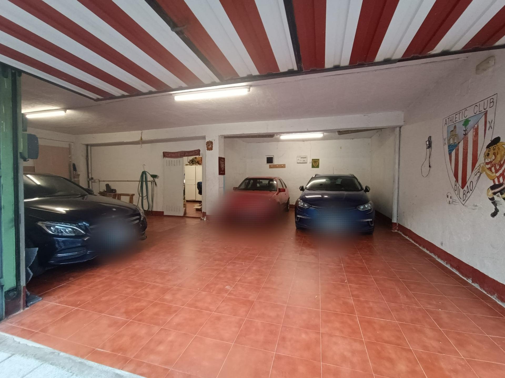 Se Vende Local En Santurtzi Zona Kabiezes de 110m2 Con Vado.