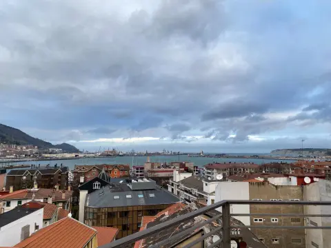 OFICINA CON VISTAS EN EDIFICIO EL ABRA 2