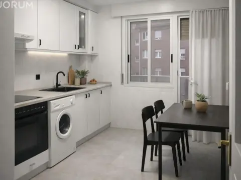 Piso Céntrico Con Buenas Vistas  De 4 Habitaciones Y Balcón