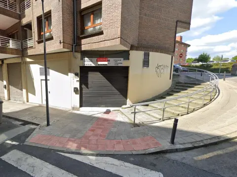 Local Diáfano Con Baño En Zona Ariz