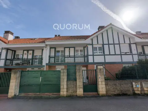 Se Vende Precioso Adosado Ubicado En La Magdalena Con Txoko