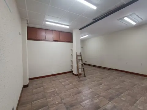Se Alquila Local Comercial En Barakaldo Zona Artegabeitia de 110 m2 Aprox